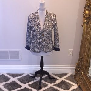 J. Crew. Women’s printed shirt w/ gold buttons.